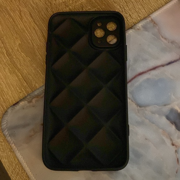 NWOT quilted silicone phone case 11 pro max - Picture 2 of 5